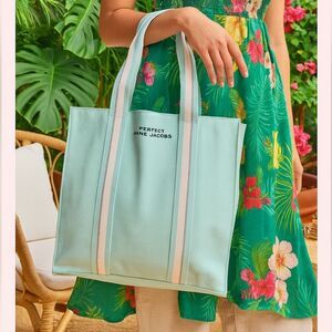 🌟 MARC JACOBS~PERFECT TOTE🌟
👜 “Perfect” Canvas Tote Bag by MARC JACOBS